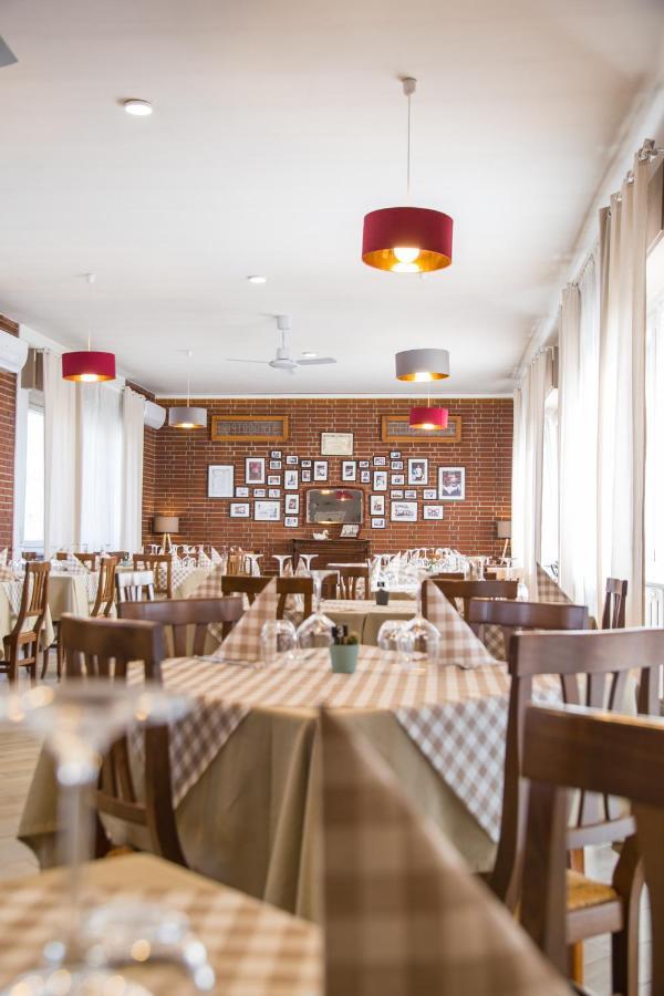 Locanda La Castellana Castello d'Agogna Екстериор снимка